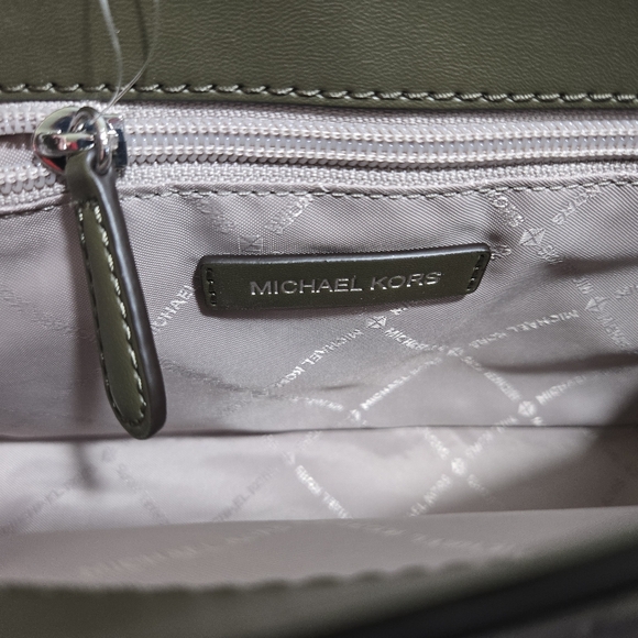 Michael Michael Kors Bradshaw MD PKT MSGR Olive Leather Purse